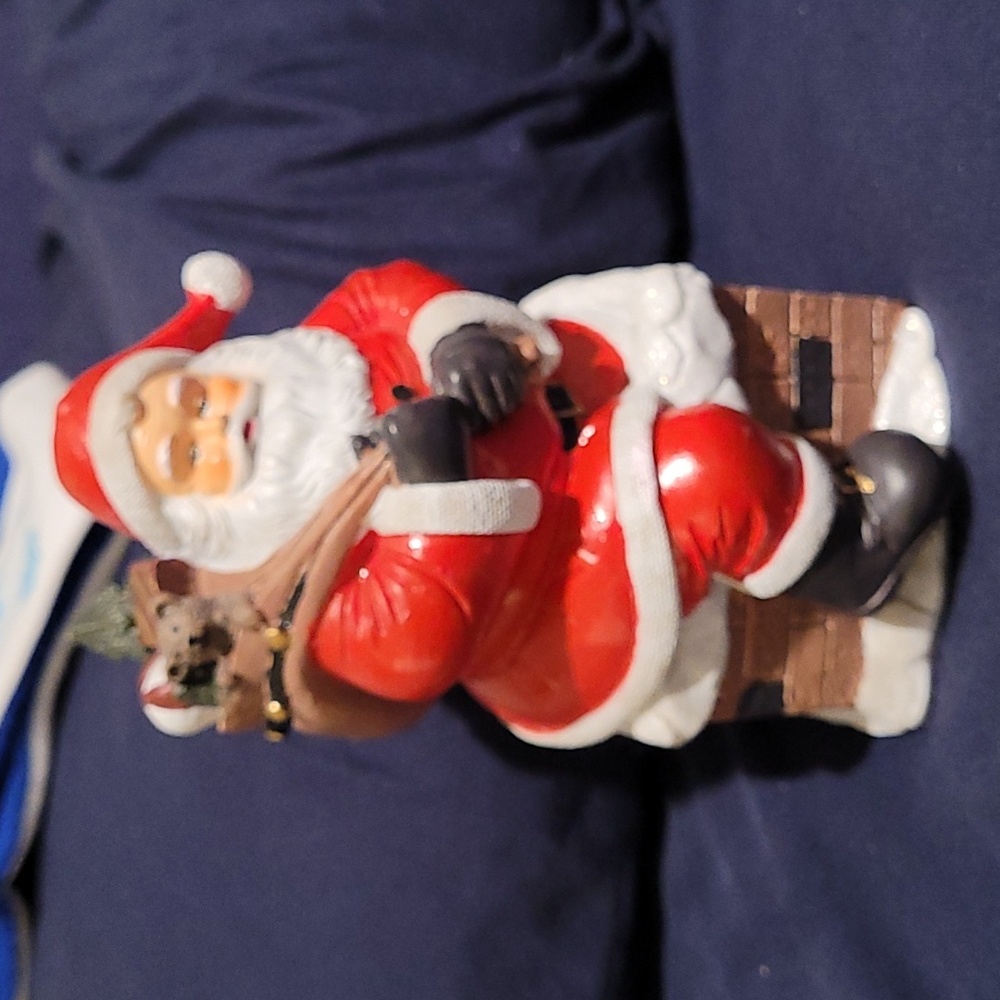 Santa 7" Resin Decor